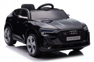 Automobil Audi Biela, Čierna, Červená