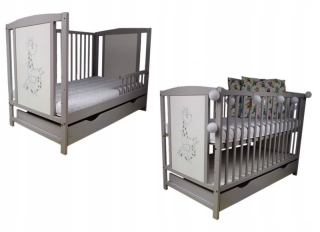 Drevená posteľ SHOPBABYCOM BRUNO GREY TAPCZANIK 60 x 120 cm odtiene sivej