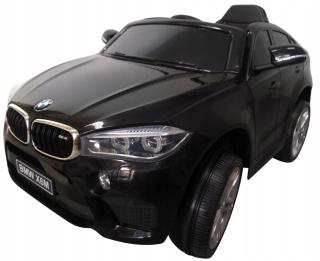 Čierny automobil BMW