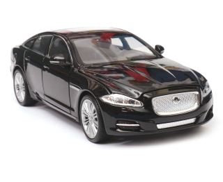 Autíčko pre deti - JAGUAR XJ 2010 1:24 Welly black