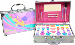 Kozmetická kozmetika make -up pre deti sa líši