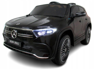 Čierne auto Mercedes