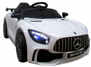 Biele auto Mercedes