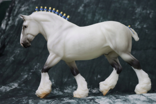 Model stiahnutý Breyer Shire 1793 Traditional