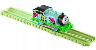 Dráha pre deti, stavebnica - Vlak Tomek o batériách + žiariace Trackmaster Trackmaster