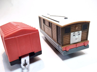 TrackMaster Tobik Toby vlaková lokomotíva + vagón